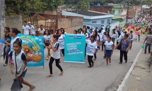 PROJETO GERAÇÃO LEMBRA A EDUCAÇÃO SOCIAL E FINANCEIRA EM DESFILE CÍVICO