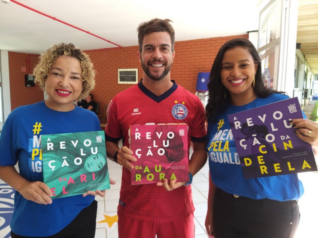 Jogadores do Bahia foram presenteados com os livros da coleção A Revolução das Princesas, da Plan International Brasil. A ação reforça a parceria realizada com o clube para dar visibilidade à luta pela igualdade de gênero.