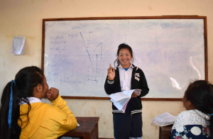 Clubes estudantis no Laos ensinam habilidades que promovem a igualdade entre meninos e meninas