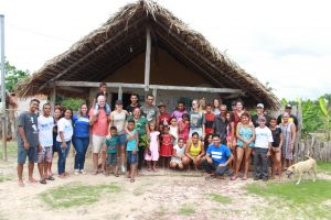 Treinadora da seleção holandesa de futebol feminino visita projetos da Plan no Maranhão