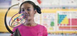 Estudo aponta que investir na educação das meninas traz benefícios econômicos para os países