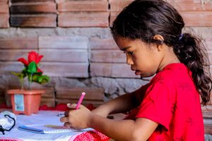 Padrinhos e madrinhas: a diferença que fazem na vida das crianças ao longo do tempo