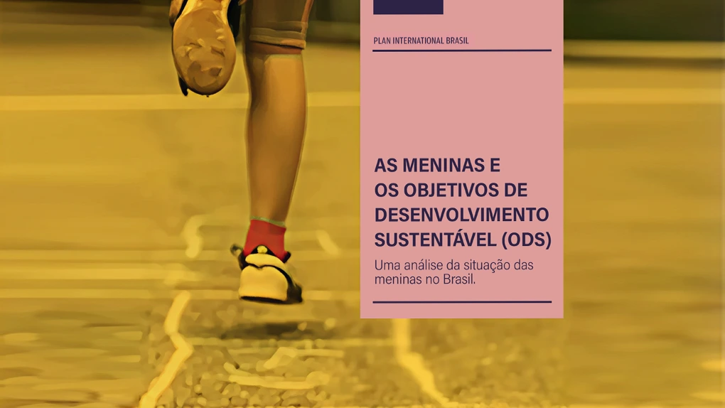 Menina correndo em uma pista iluminada usando tênis esportivo, representando a importância dos direitos das meninas e os Objetivos de Desenvolvimento Sustentável (ODS).