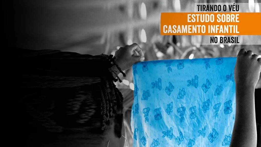 Menina negra segurando um véu azul decorado, com texto “Estudo sobre casamento infantil no Brasil” ao fundo